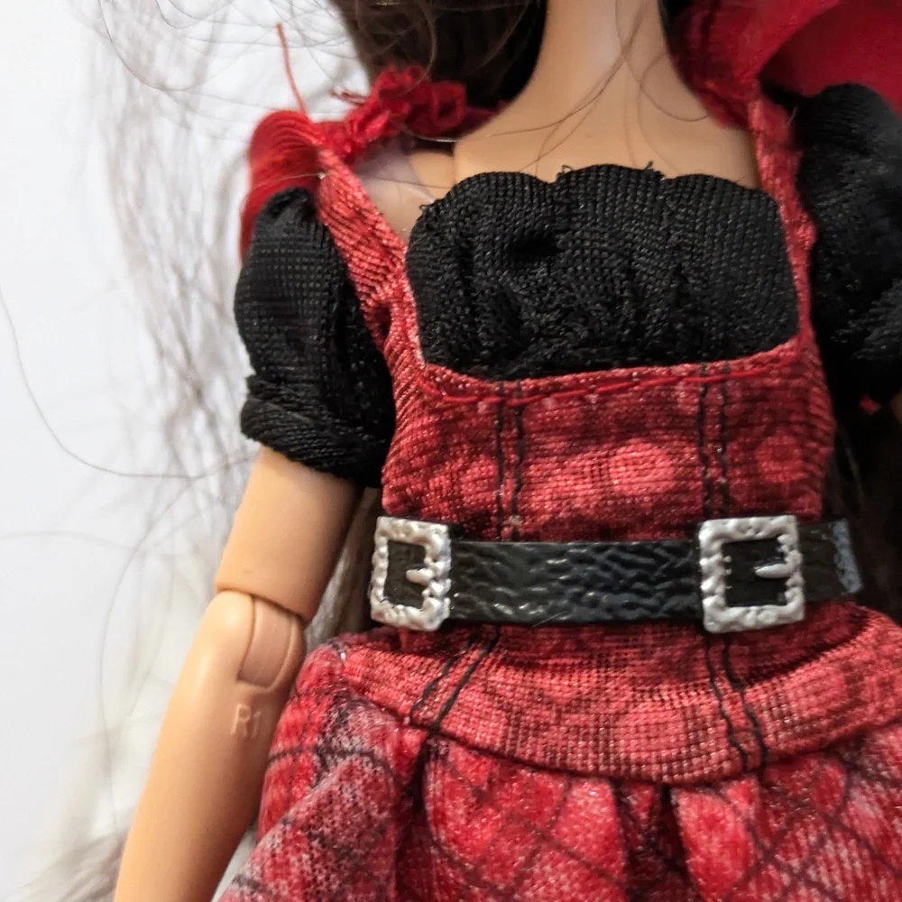 Ever After High Hat-Tastic Cerise Hood Daughter Of Red Ridinghood Doll